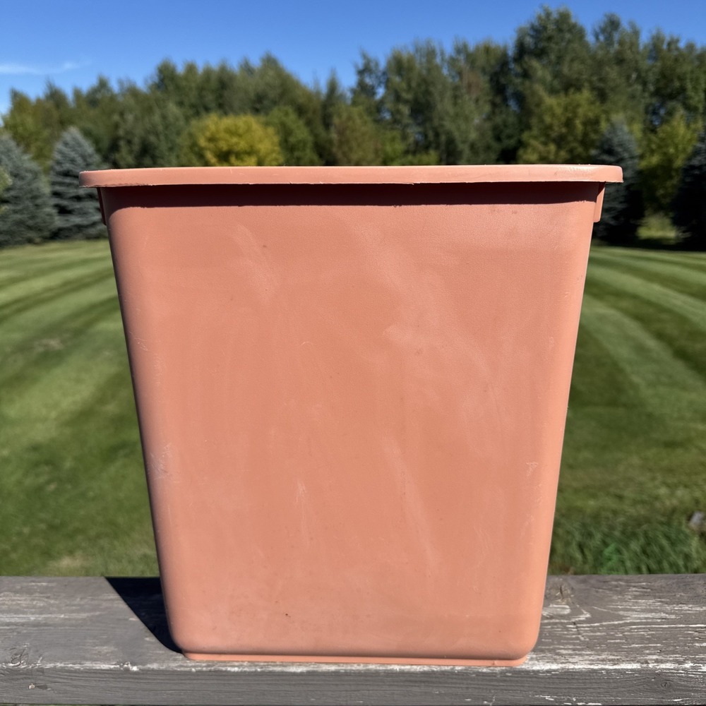 Rubbermaid Pink Plastic Rectangular Kitchen Wastebasket Trashcan #2845 Vtg 15"